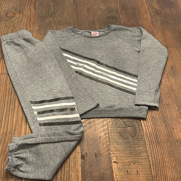 Firehouse Matching Sweatsuit Gray Metallic Stripes Girls Medium EUC - Picture 1 of 6